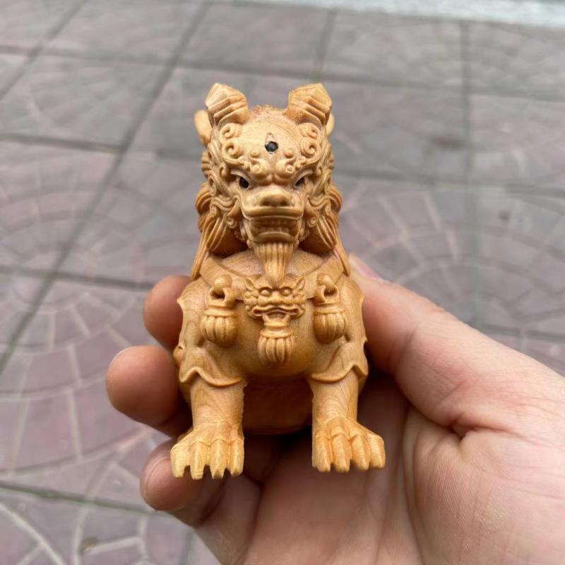 

Резьба по дереву Статуя трехглавого кирина Божественного зверя Китайские мифические животные Дом Комната Офис Особенности Фэн-шуй Декоративная статуя