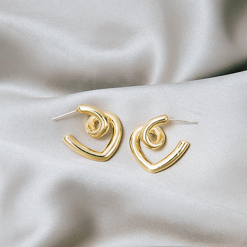 Line Heart Stud Earrings Female Personality Design Sense Cold Wind Twist Knotted Love Peach Heart Earrings