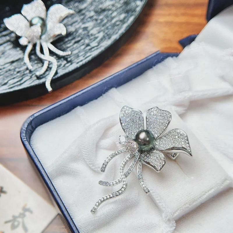 Exquisite Luxury Copper Gold-Plated Zircon Pearl Flower Brooch for Women.
