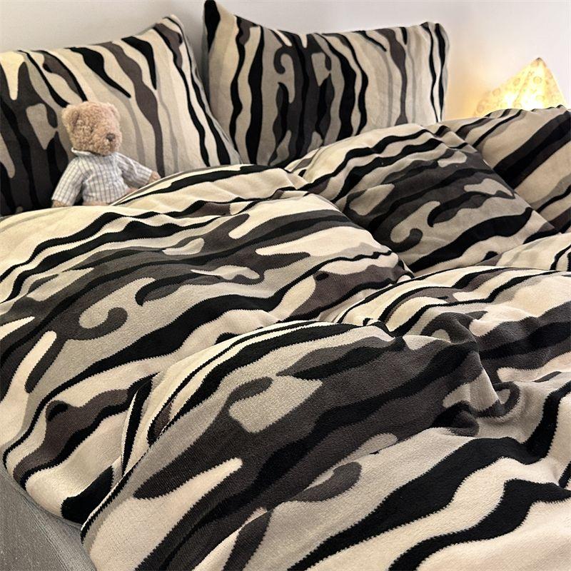 

Japanese Non-Printed Nordic Style Ins Style Letter Milk Fiber Double-Sided Flannel Bed Sheets Quilt Cover Four-Piece Set 180*220cm single quilt cover Elsa (milk velvet w)