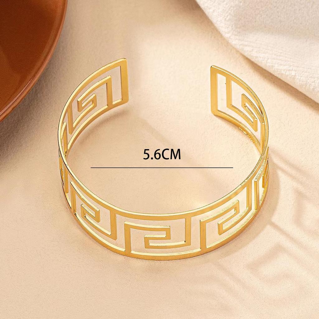 Geometric Hollow Bracelet Women'S Japan And Korea Simple Fashion Personalized Swastika C Character Jewelry