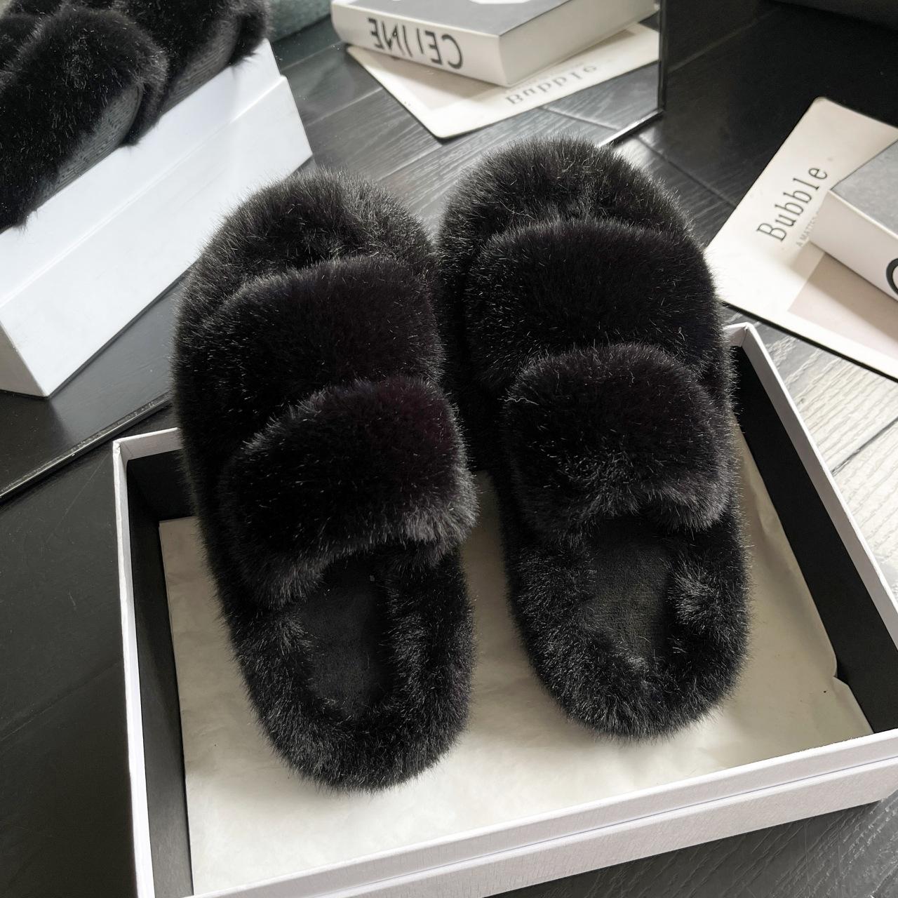 

Волосатые туфли тапочки женская одежда 2024 новая весна и осень зима интернет знаменитости плюшевые волосатые тапочки с толстой подошвой одно слово хлопковые тапочки 40 чёрный
