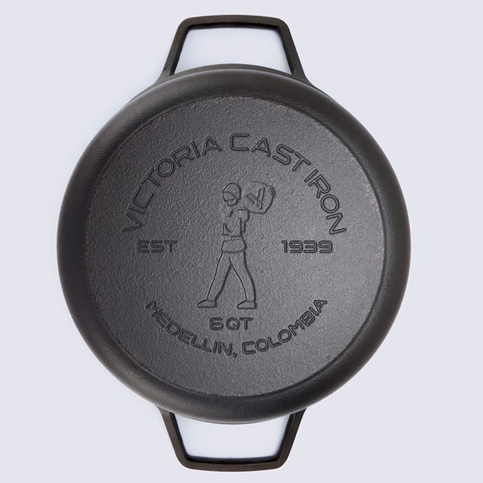 Cocotte Induction Fonte Assaisonnée 30 cm, Dutch Oven 5,7L, Sans PTFE et PFOA Victoria 34733 Noir