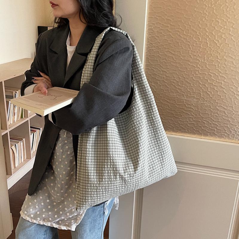Summer Plaid Large-Capacity Women's Tote Bag - Lightweight, Artistic, Versatile Handbag for Daily Commute