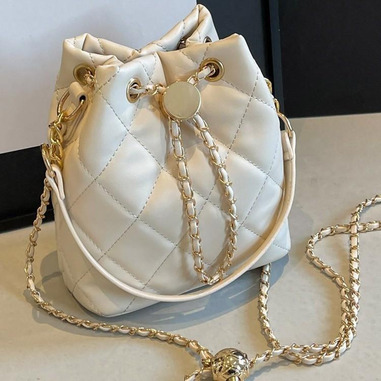 Chic Urban Minimalist Style Ladies Bag 2023 New Winter Fashion Diamond Grid Bucket Bag Niche Design Crossbody Bag