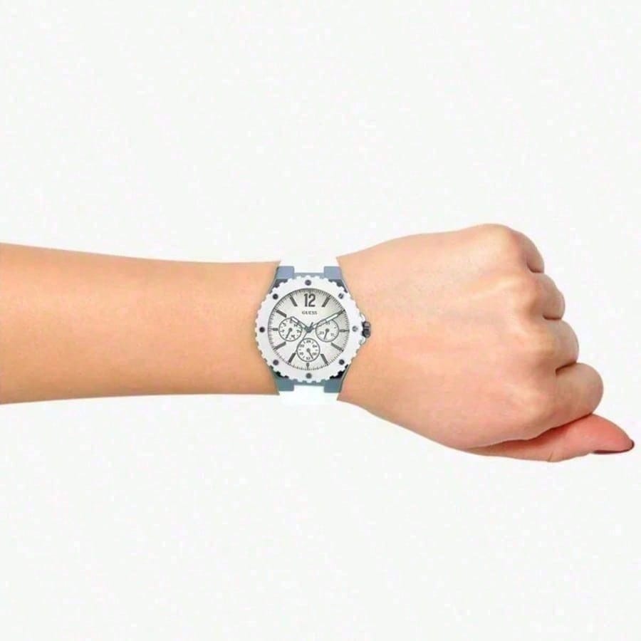 

Guess Ladies Quartz Watch, Quartz Movement Suitable For Daily, Sports And Other Occasions W0149L6