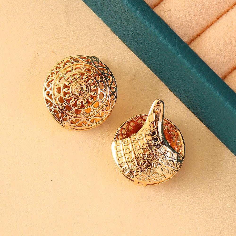 French Retro Light Luxury Openable Metal Earrings with Niche Design