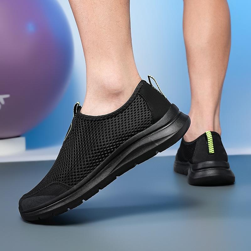 Summer new mesh casual breathable sports shoes large size light travel shoes