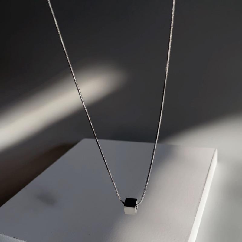 

Small Square Men s Necklace - Men s Niche Design with High-end Hip-hop Style - Titanium Steel Collar Chain 50cm