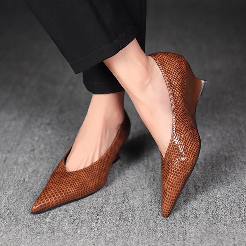 

Модные женские туфли-клинья с острым носком, неглубокие, роскошные туфли на каблуке, осенняя новинка 2025 года, дизайнерские элегантные туфли-лодочки, модные сексуальные Zapatos De Mujer 38 светло-коричневого