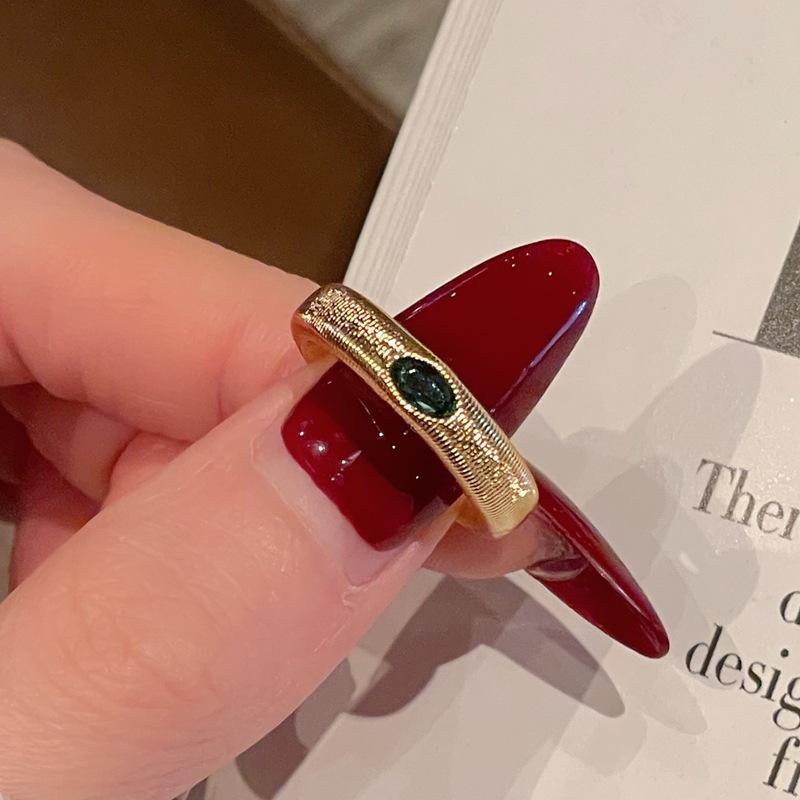 

Exquisite High-End Light Luxury Retro Heavy Industry Emerald Open Ring Niche Design Full Of Diamonds Zircon Ring Adjustable opening