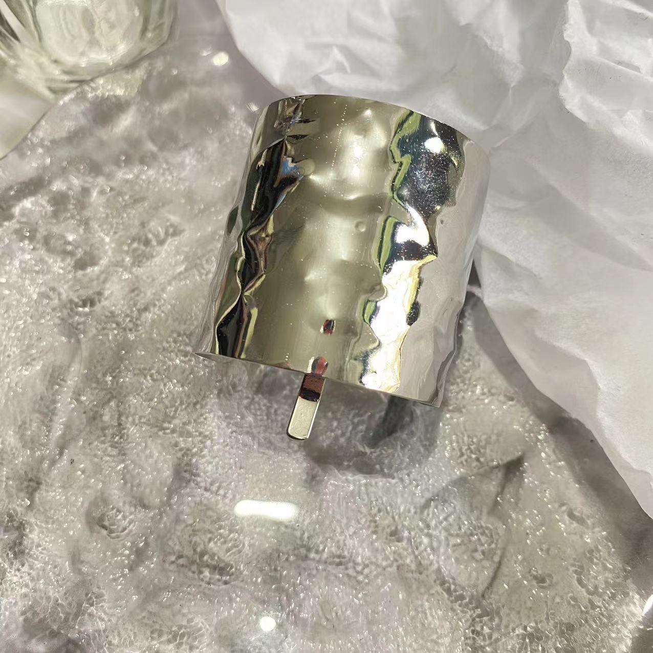 

2025 Корейская металлическая текстурированная шпилька-зажим для низких хвостиков - высококачественный женский аксессуар для волос