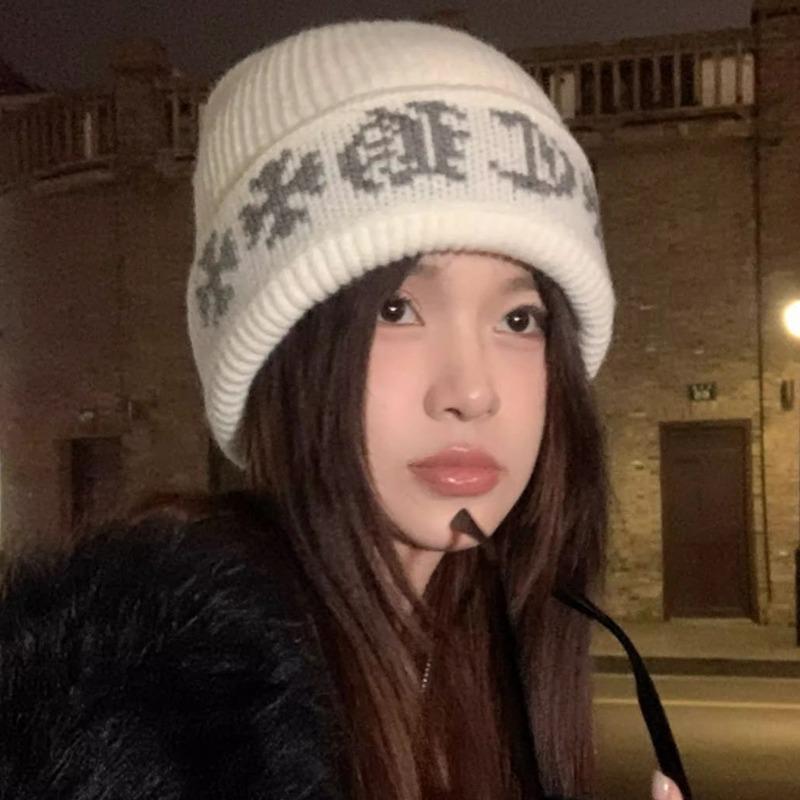 Niche personalized knitted hat for women, small face in autumn and winter, warm wool hat, big head circumference, bag head hat, versatile tide