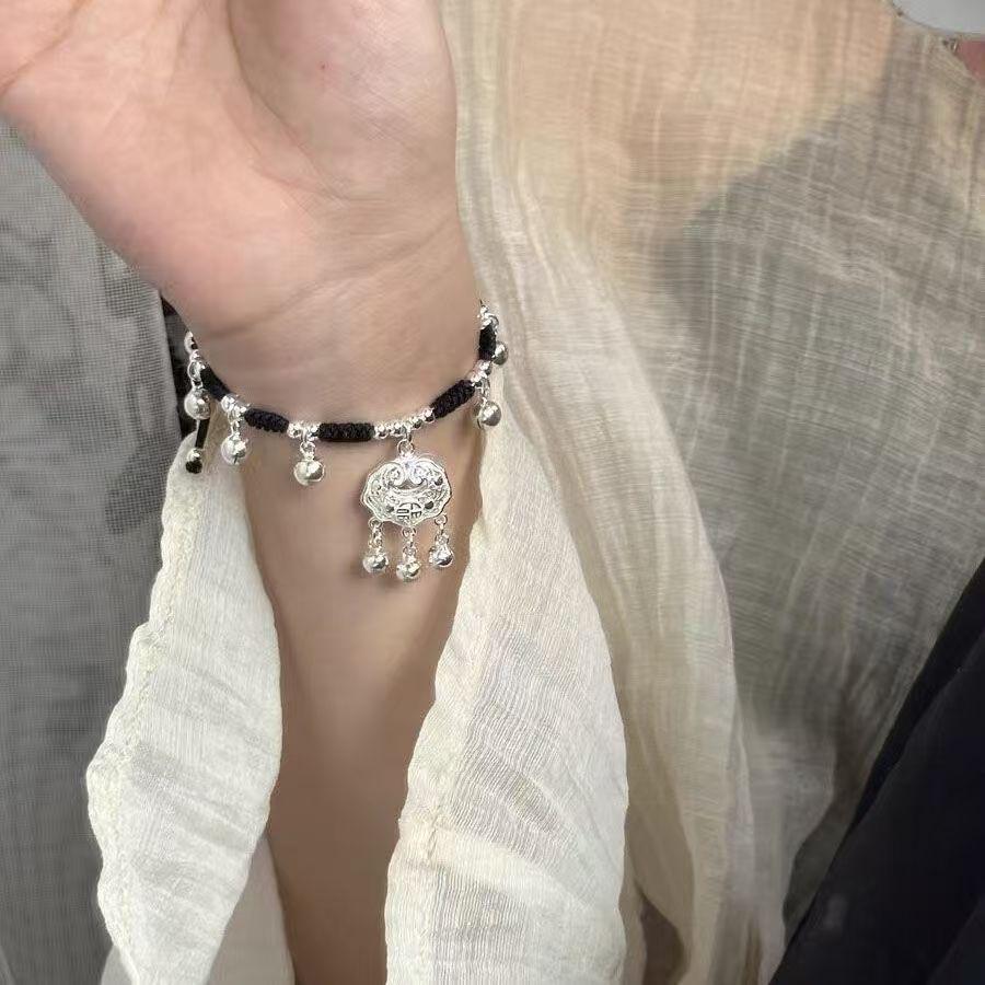Baroque Pearl Drawstring Bracelet: Women's Light Luxury, Irregular Design, Exquisite Handcrafted Jewelry.