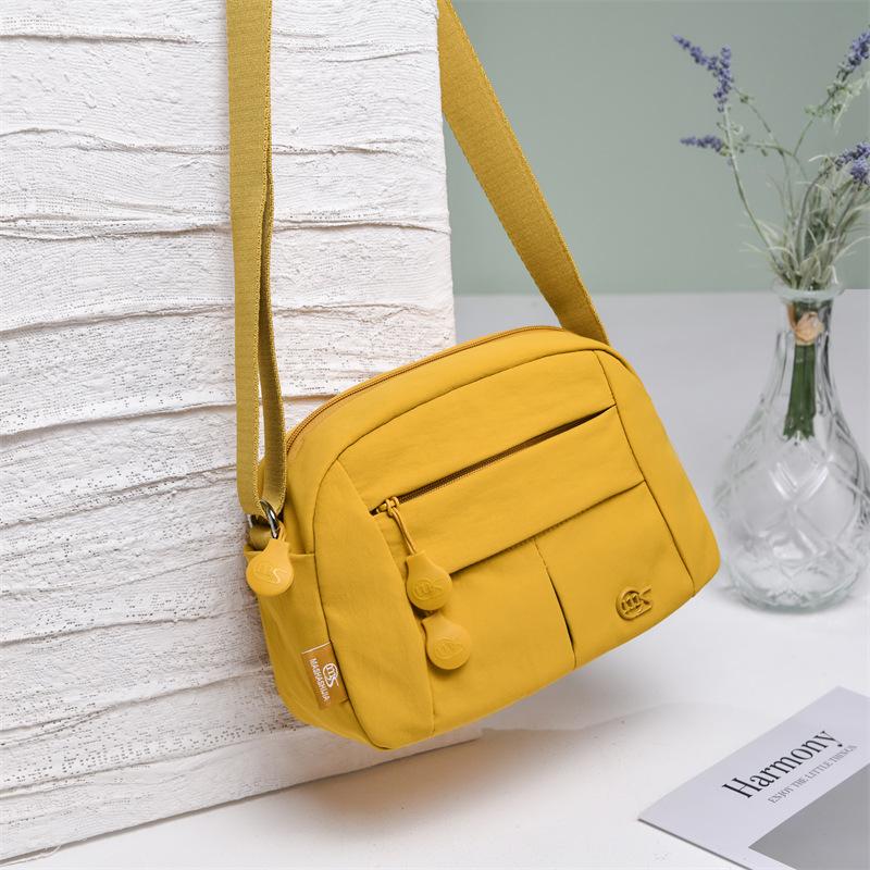 Lässige vielseitige und leichte Nylontasche Damen neue modische und einfache Schulter-Umhängetasche Pendlertasche