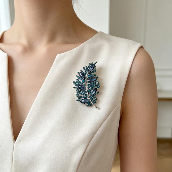 Brooch Pin Imitation Crystal Inlaid Leaf Design Pin-Type Collar Fixer Embellishment Shirts Cardigans Coats Suits Badge