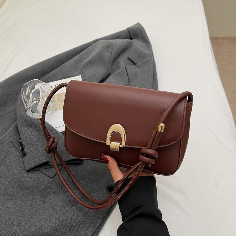 

2025 new spring and summer solid color simple and fashionable women s handbag versatile single shoulder oblique span solid color women s bag темно-коричневого