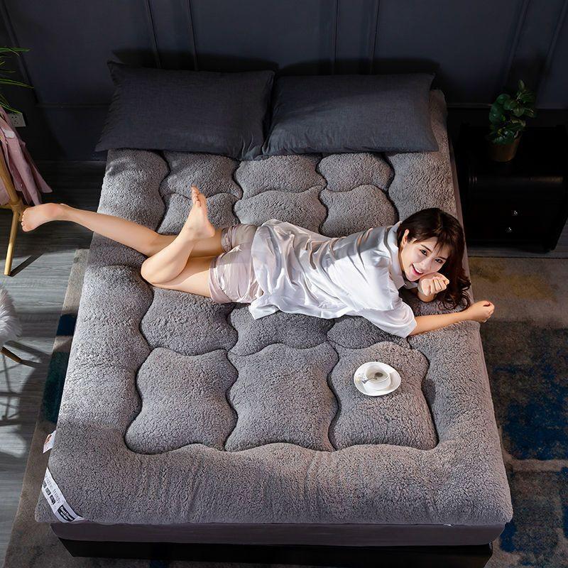 Ultra-Soft Fleece Mattress - Thick, Portable, And Foldable, Suitable for Dorms, Bedrooms, And Hotels - Machine Washable, Mixed Colors - Christmas