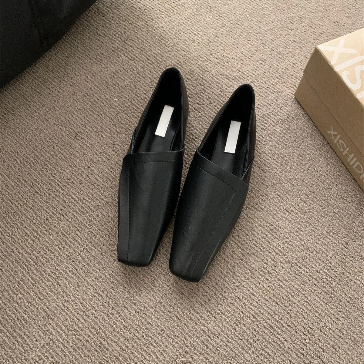 

Ретро замшевые туфли с квадратным носком и глубоким вырезом на плоской подошве, новый стиль весна-осень 2025, простые и универсальные туфли-лоферы женские 40 чёрный