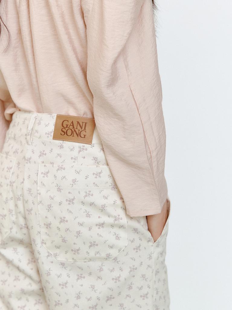 Ganiesong Picnic Floral Out-Pocket Pants_Beige