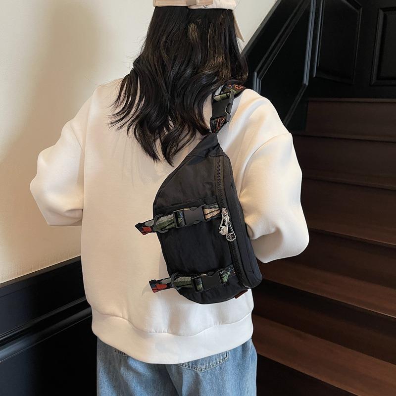 Popular Breast Bag Women's New Fashion Sports Lightweight Messenger Bag Casual Versatile Shoulder Bag