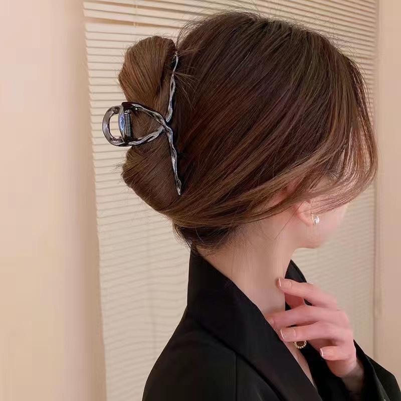 Pinza a morsetto in metallo ad alto livello con fiocco per capelli 2024 per donna: Pinza per Capelli a Forma di Squalo, Grande, Elegante, Stile Freddo, per la Nuca