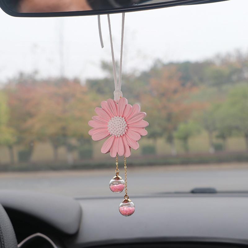 Daisy Stylish Car Pendant Aromatherapy Rearview Mirror Hanging Decor Universal