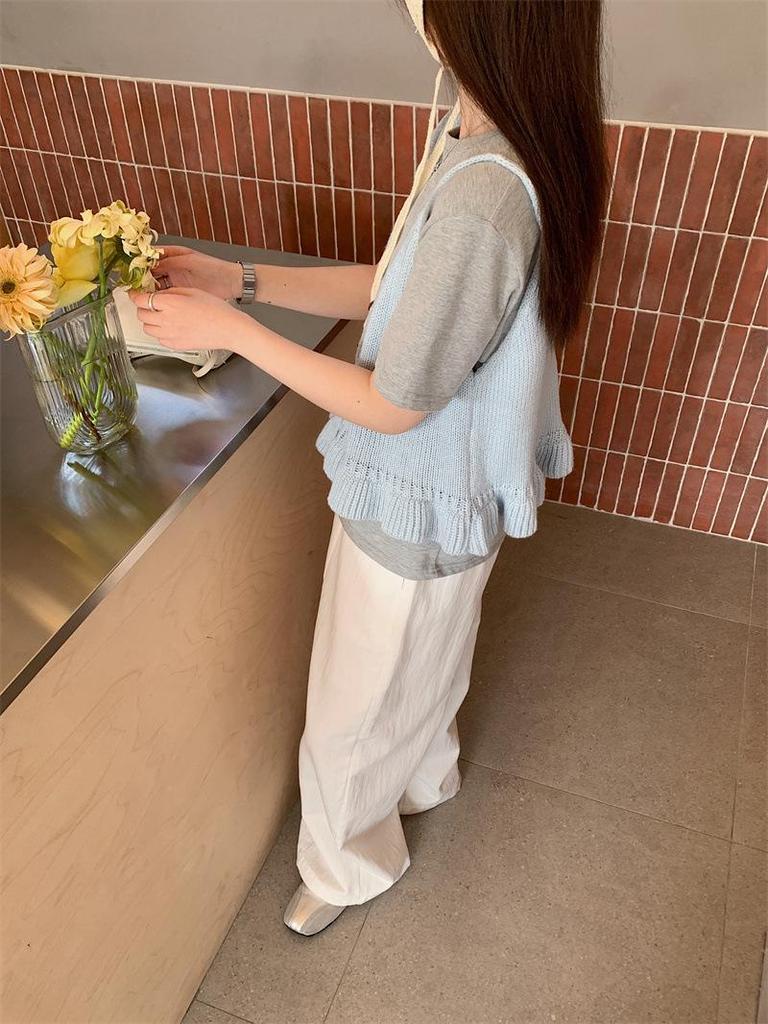 Korean Style V-neck Knit Camisole: Slimming Sleeveless Layering Vest for Spring & Autumn