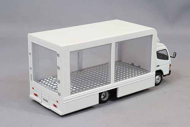 Tarmac Mitsubishi Fuso FUSO Canter Display Truck 1/64