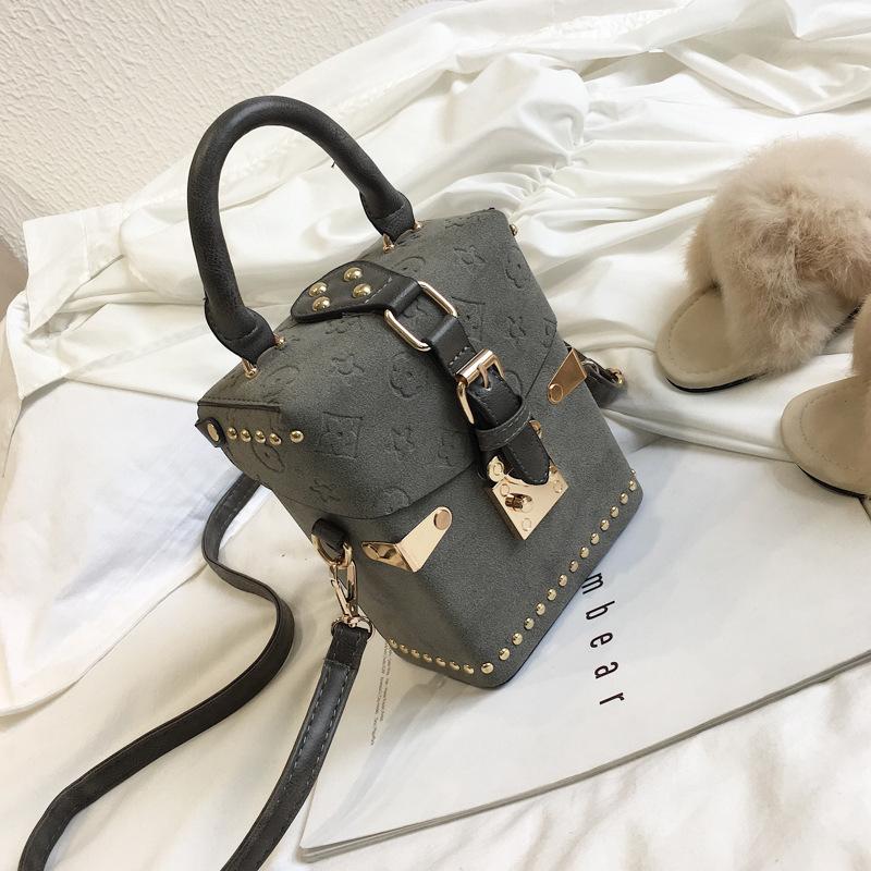 Feel 2025 new women's bag belt buckle rivet box bag small square bag fashionable retro portable messenger bag