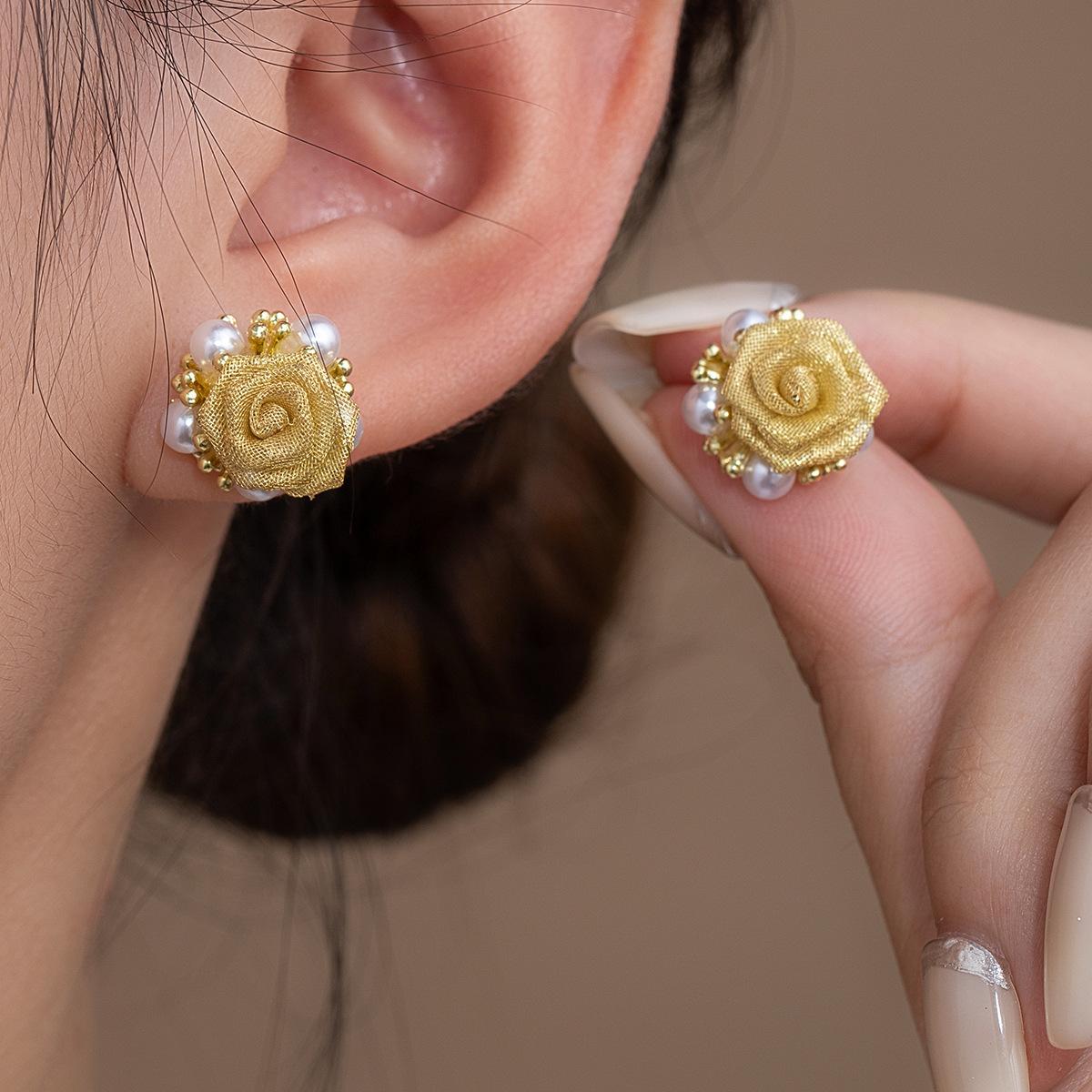 Gold Mesh Flower Pearl Stud Earrings Women S French Fresh And Fashionable Personalized Earrings High-End Earrings