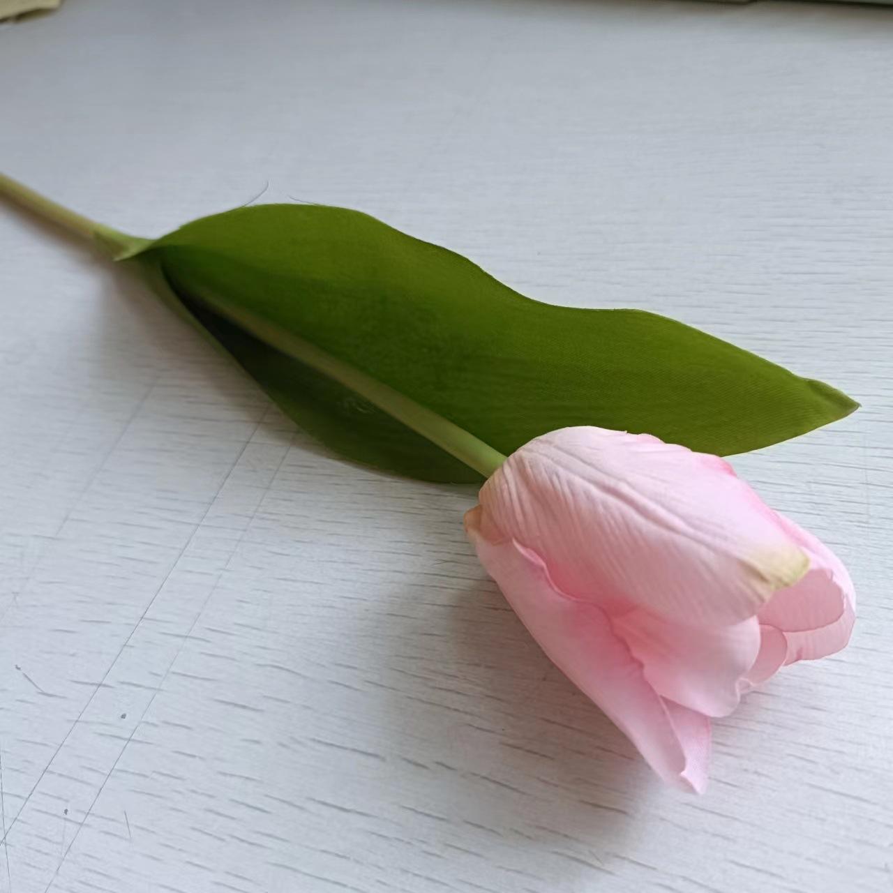 

Увлажняющий тюльпан, Высококачественное украшение из искусственных цветов, Имитация цветка, Имитация букета, Орнамент, Имитация тюльпана светло-розовый