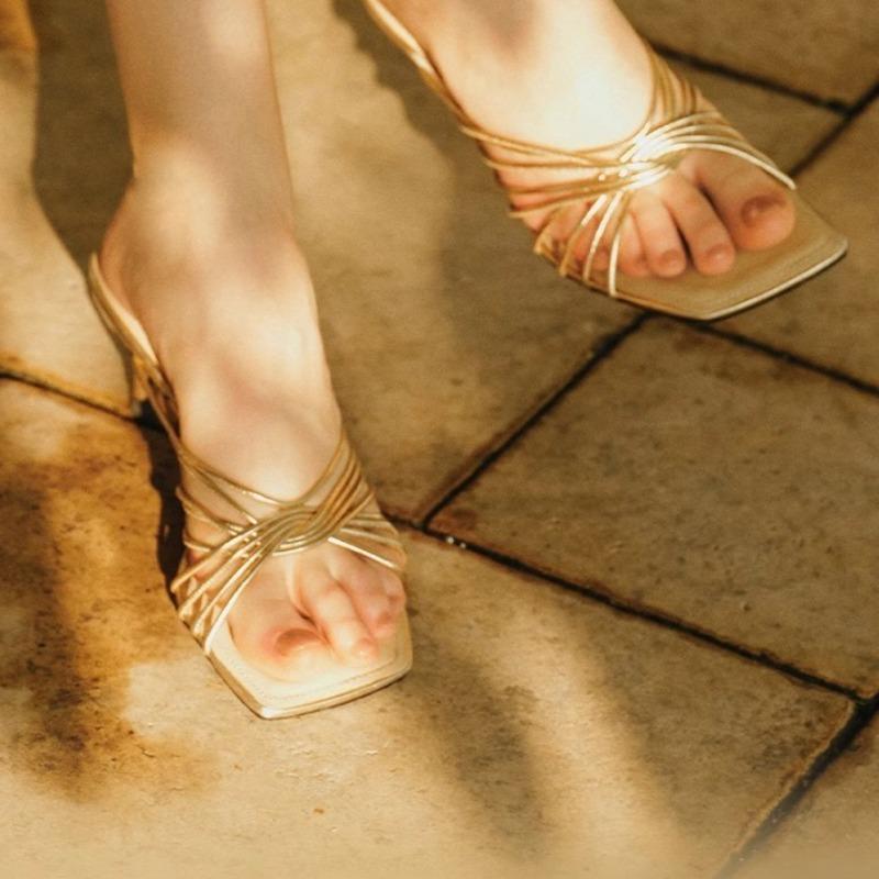 Damensandalen Neuer Stil Temperament Stilettos Offene Zehenpartie Römische Schuhe für Damen Quadratischer Absatz Kreuzriemen Hohe Absätze Sandalen Damen