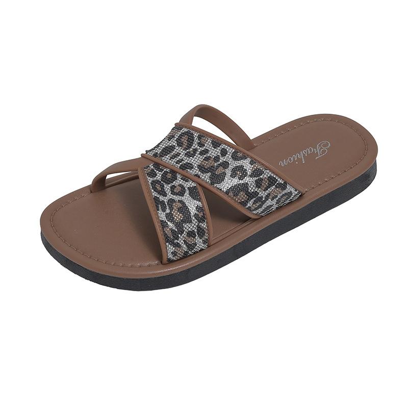 Fashion slippers women's summer wear leopard print versatile flat bottom non-slip schoolgirl fashion soft bottom beach cool slippers