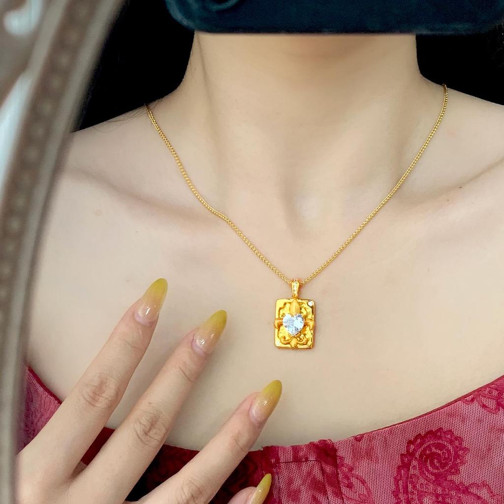 Gold Diamond-Pointed Heart Iris Pendant Necklace - Ancient Method, Fashionable & Exquisite.