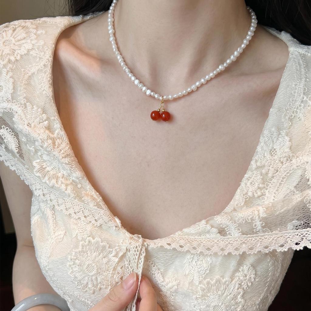 Elegant Freshwater Pearl Cherry Pendant Necklace - Detachable Artistic Clavicle Chain for Women.