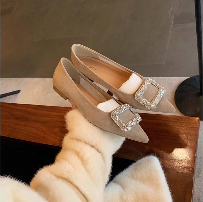 

Премиальный сенс сверкающая бриллиантовая пряжка темперамент туфли с маленьким острым носком и неглубоким вырезом на плоской подошве женские весна и осень 2025 новые модели 40 абрикосовый