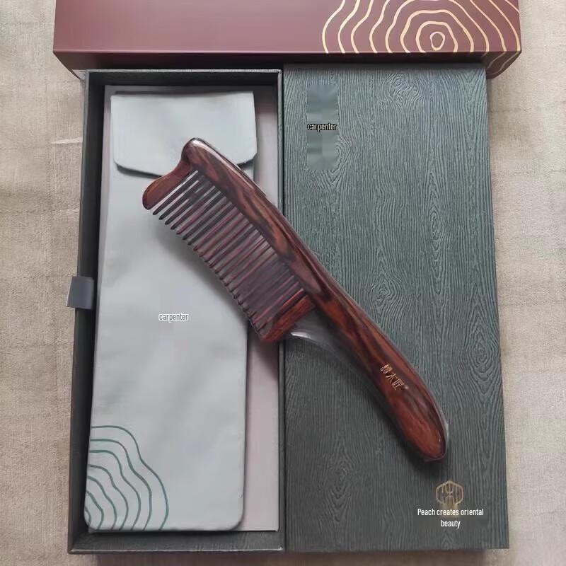 Подарочный набор массажных расчесок для зубов из палисандра с инкрустацией от Carpenter Tan