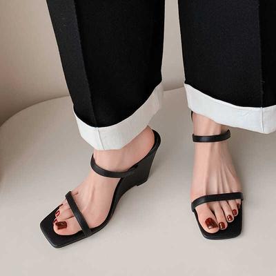 Niche Design Sense One-word Slippers Fairy Shoes Wear 2024 New Summer Wedge Heel French Small Sandals Sandals