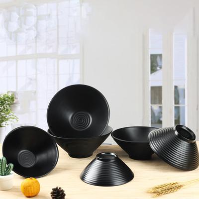 Vysoce kvalitní černá plastová miska na nudle lžíce cateringová miska vhodná pro jídelny a pikniky snadná údržba