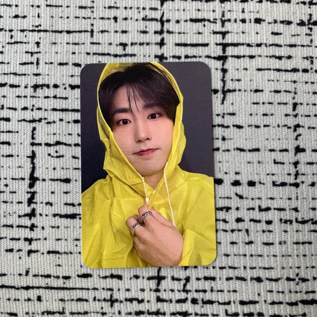 

[USED] Kiss Love Gun Tour 1977 Band Sticker Short Sleeve T-Shirt, Size L