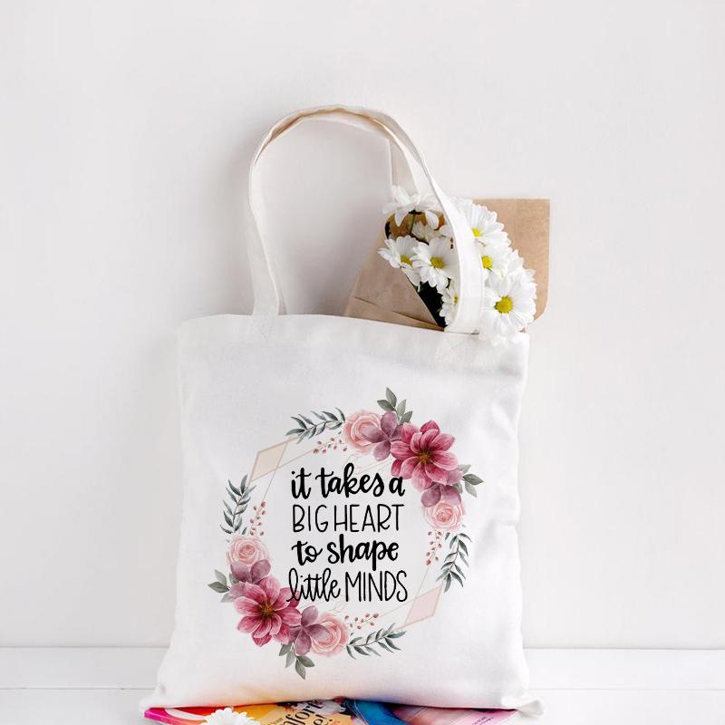 Чтобы сформировать маленький разум, нужно большое сердце. Холстовая сумка для покупок. Сумки на плечо для учителя. Большая сумка.