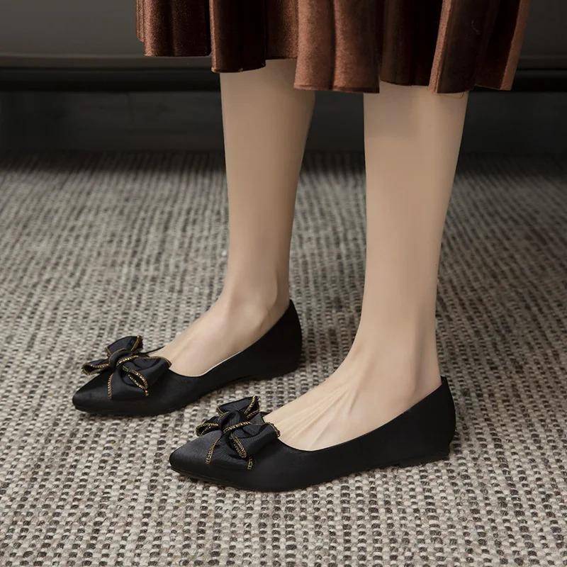 Fashion Bow-Knot Shoes Woman 2024 Shallow Mouth Casual Female Sneakers Flats Pointed Toe Butterfly New Wedding Dress Fabric Rubber