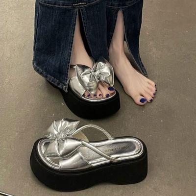 Schleife Dickboden Erhöhungsslipper Damen Sommerbekleidung Mode Feenstil 2025 neu Ein Wort Internet-Berühmtheit Sandalen