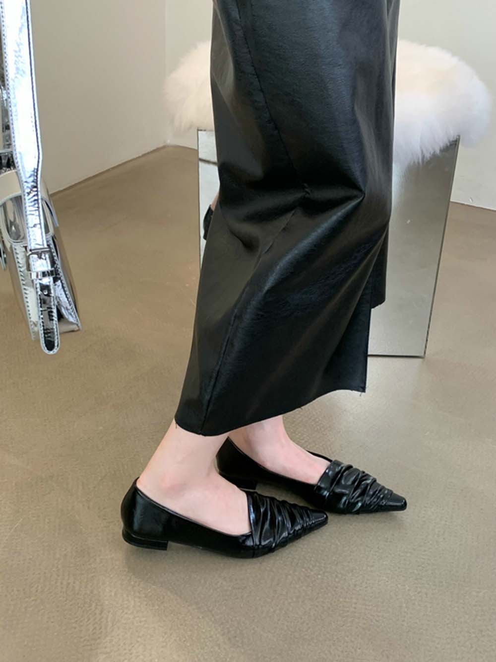 мода Модные женские туфли-лоферы с острым носком на низком каблуке — фото 6