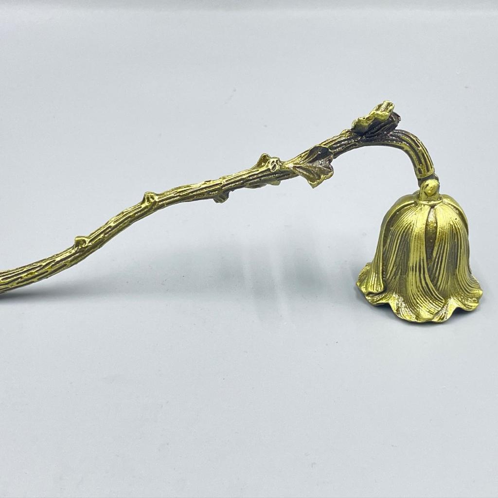 Vintage Candle Snuffer with Long Handle, Classic Brass Candle Extinguisher Tool, Elegant Fire Safety Accessory for Home Decor