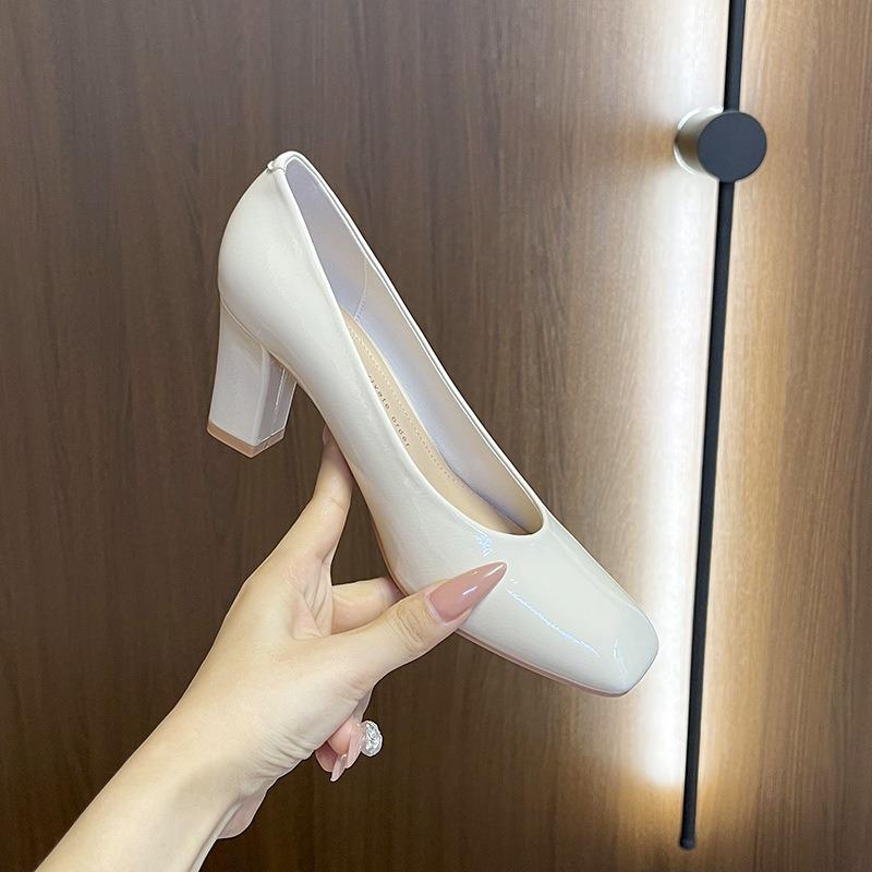 Beautiful Temperament, High Heels, Women's Square Head Thick Heel Commuting Single Shoes, Simple and Versatile Patent Leather Is Not Tiring