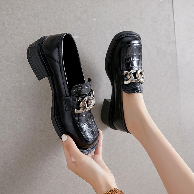 Scarpe Lok Fu Donna's Nuovo Modello Coccodrillo Metallo Catena Spessa Tacco Grosso Moda Piccole Scarpe in Pelle Mary Jane Donna;s Scarpe