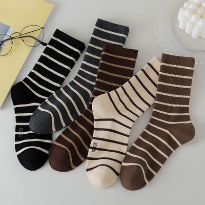 Damen Frühling und Herbst Trend Alle Arten von gestreiften Schlauch-Frotteesocken