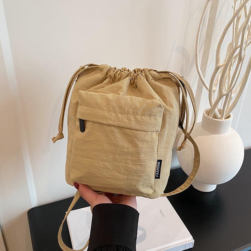 Drawstring bucket bag women's 2025 spring new fashion versatile canvas messenger bag niche design shoulder bag